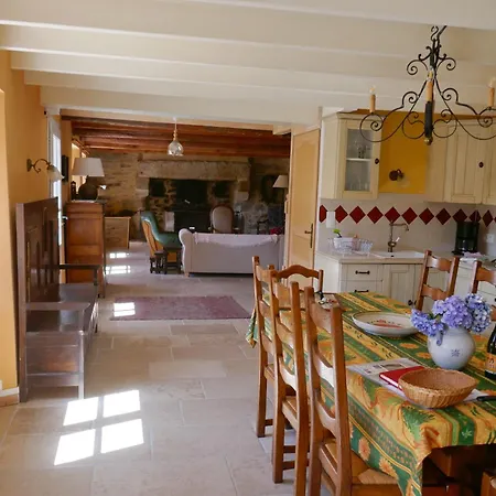 711- Spacieuse Ferme Bretonne *