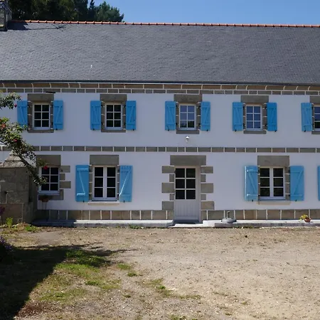 711- Spacieuse Ferme Bretonne